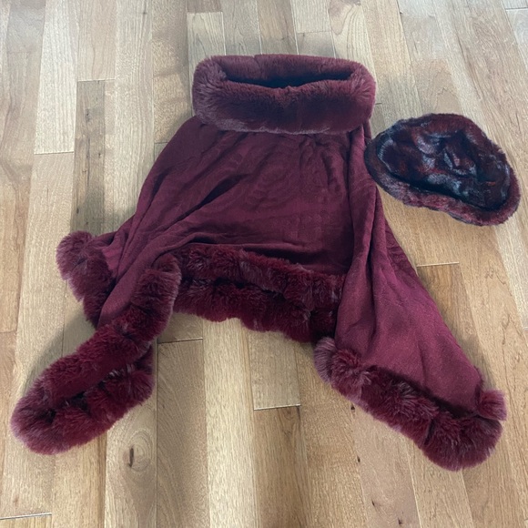 Faux Fur Burgundy Poncho Cape - Picture 2 of 4